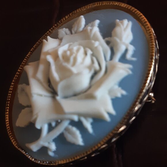 1980s Nina Ricci Signed AVON, Cameo Blue Rose Brooch - Picture 5 of 11